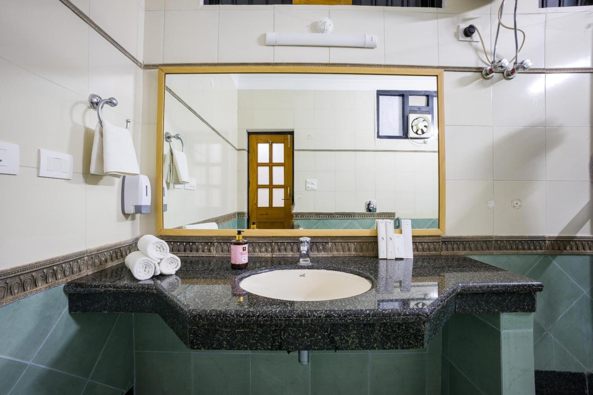 Alaya Stays Mehar Villa - 3 Bhk With Garden & Scenic Views Касаули Экстерьер фото